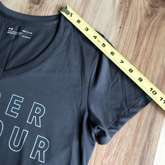 NEW UNDER ARMOUR Heatgear Tee Shirt V Neck Gray Small Women’s UNISEX NWOT - Picture 10 of 16
